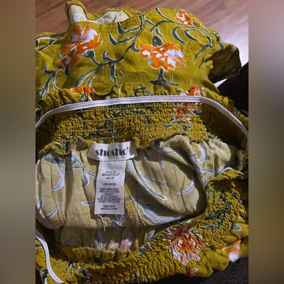 Shosho Ruffled Waist Band Floral Design Shorts W/Attached Tie Waist Size Medium - Picture 10 of 11